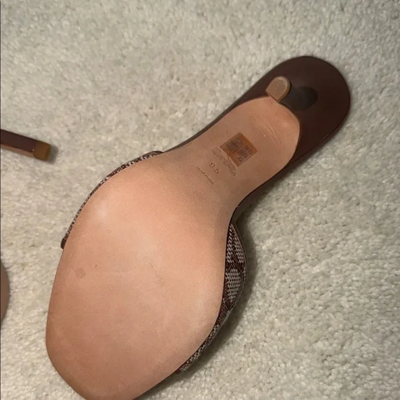 ❗️price is firm❗️Coach Signature Brown and Cream Heels - Picture 7 of 8